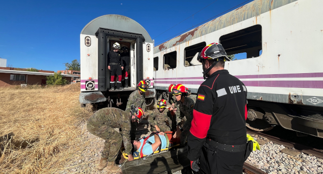 27 estudiantes del cuarto curso de la EMISAN culminan en el polígono de instrucción que la UME tiene en la base de Torrejón una formación para pres...