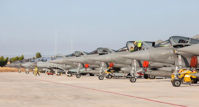 Con el objetivo es incrementar la efectividad de las fuerzas aéreas aliadas en materia de liderazgo táctico y desarrollo doctrinal, ha contado con ...