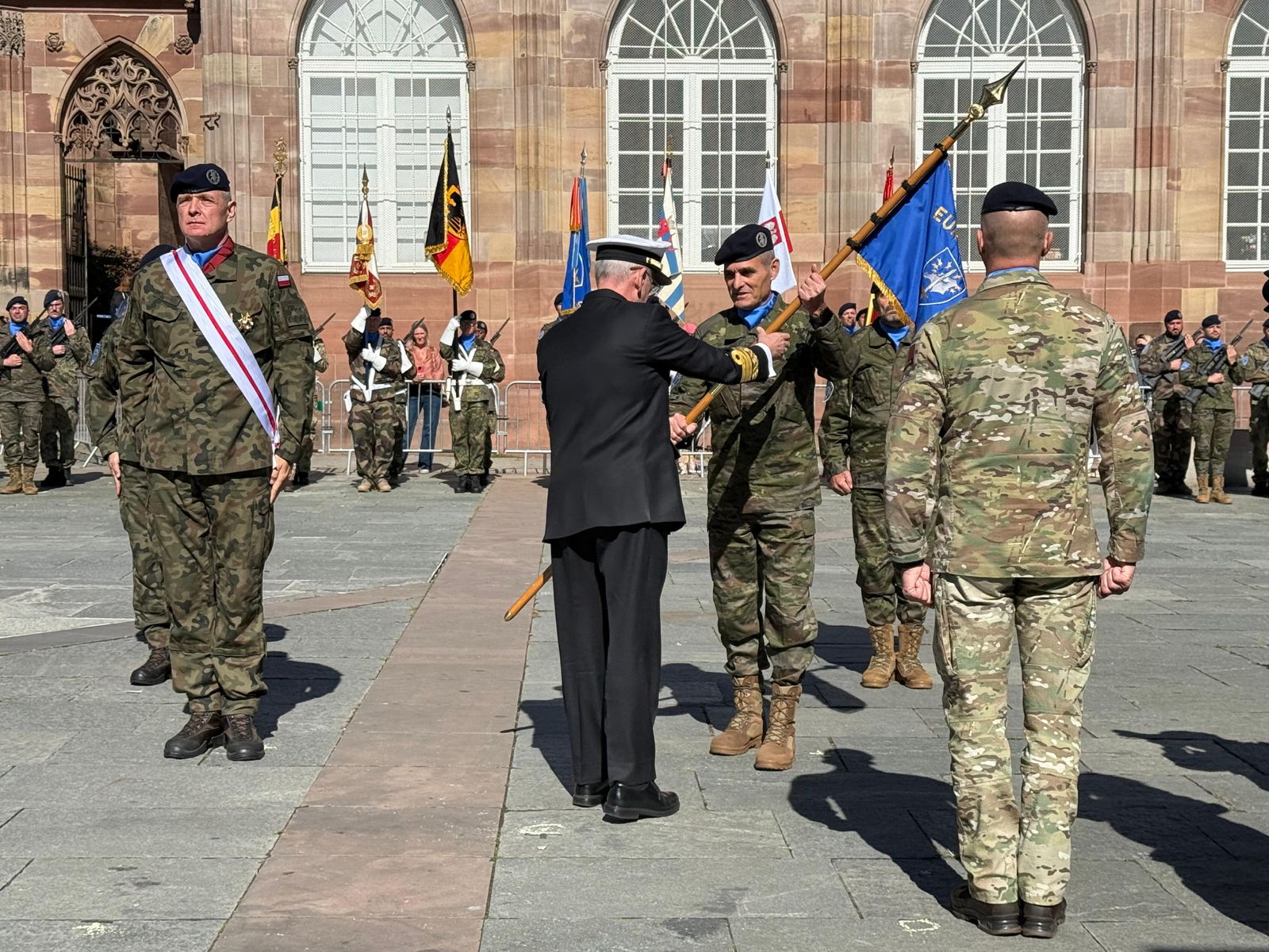 El teniente general Aroldo Lázaro ya es el comandante del Eurocuerpo