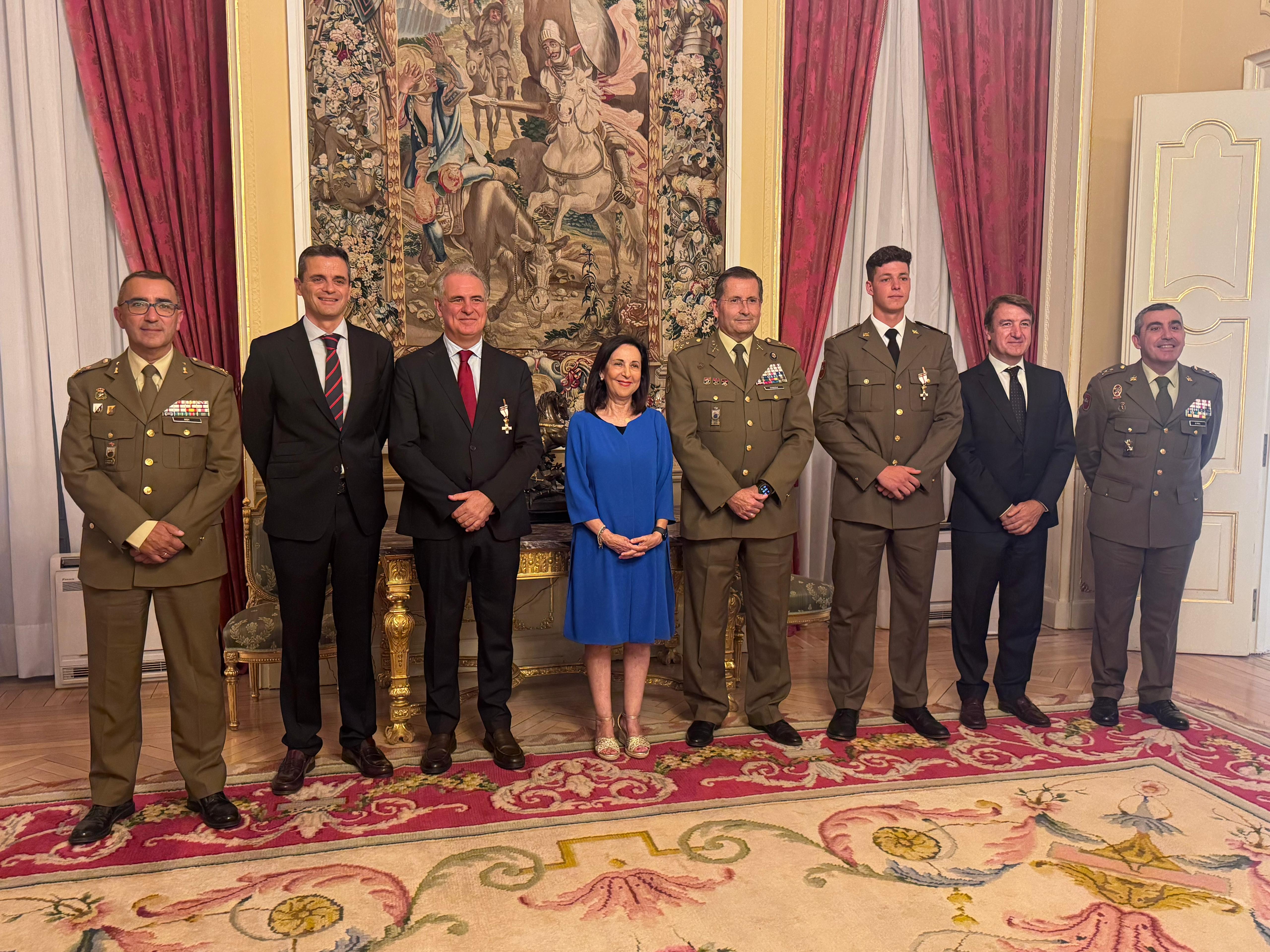 Margarita Robles: “La Cruz del Mérito Militar pone de relieve lo grandes que son algunas personas”