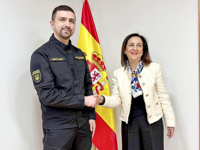La ministra de Defensa reitera su apoyo a la defensa de Ucrania