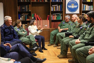 Robles pone en valor la vertiente sanitaria del Ejército del Aire y del Espacio