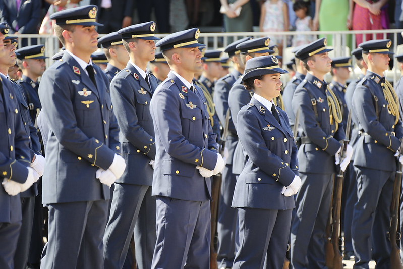 El Ministerio de Defensa publica la  convocatoria de 2026 para oficiales y suboficiales con una oferta de casi 3.000 plaza...